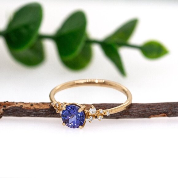 Tanzanite Ring in Solid 14K Gold with Natural Diamond Accents - Picture 5 of 8